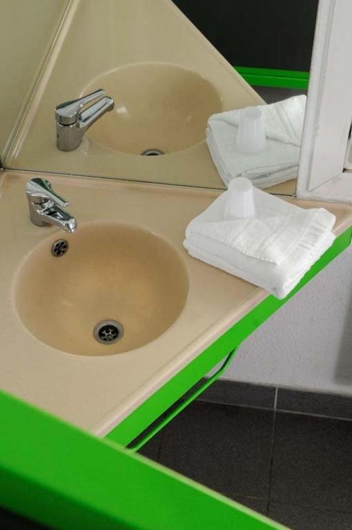 Lemon Hotel - Mery Sur Oise/Cergy Bilik gambar